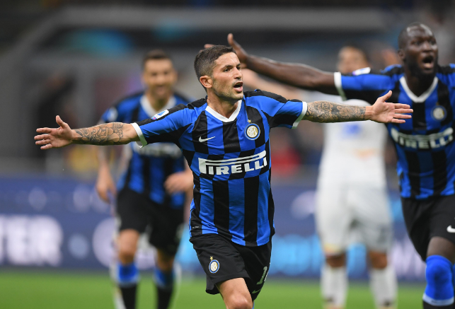 湖人詹姆斯关键封盖锁定胜局（詹姆斯关键大帽助湖人取胜）