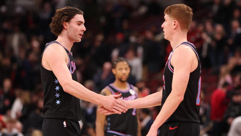 40多位体操爱好者在厦考级！难？并不难（厦门40余名体操爱好者参加考级：难吗？其实不难）