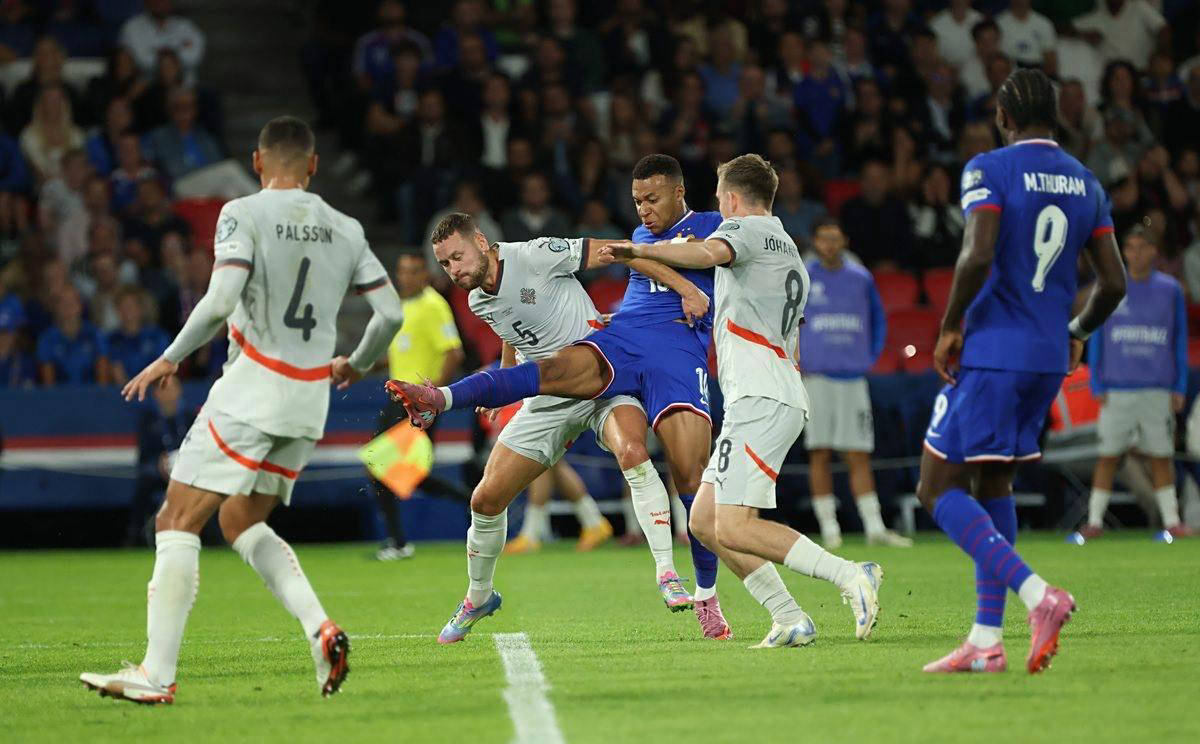 双双无缘，喀麦隆是参加世界杯最多的非洲队，尼日利亚赢球最多（双双出局：非洲世界杯出场最多为喀麦隆，胜场最多属尼日利亚）