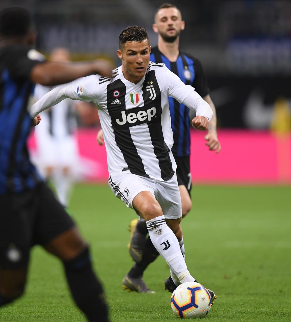 讨论室：足坛如今三支六冠王球队，你认为哪个队实力最强？（话题：当今足坛三支六冠王，谁的实力最强？）