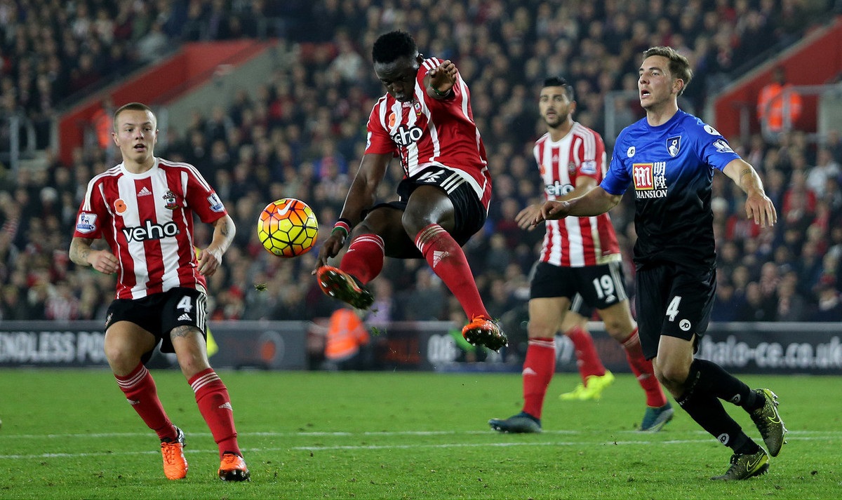 斯基拉：国米派球探考察卡利亚里20岁的右翼卫帕莱斯特拉（斯基拉：国米已派球探跟踪卡利亚里20岁右翼卫帕莱斯特拉）