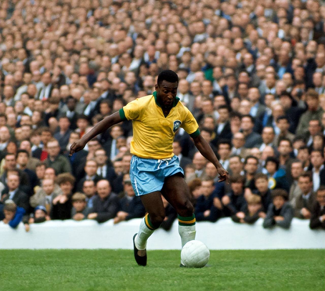 半场战报：葡萄牙U17 1-0瑞士U17，马特乌斯-米德建功（半场：葡萄牙U17暂1-0瑞士U17，马特乌斯-米德先拔头筹）