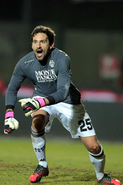 维金斯生涯第38次正负值低于-25，NBA同期历史最多（维金斯生涯已38次单场正负值跌至-25以下，位列NBA同期第一）