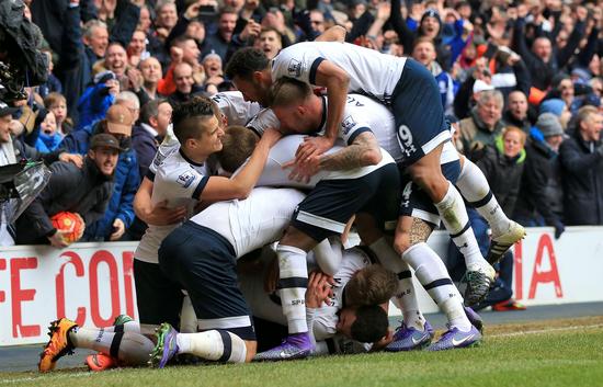 阿森纳成为第二支，在小组赛／联赛阶段10连胜的英伦球队（阿森纳成英伦足坛第二支在小组赛或联赛阶段豪取十连胜的球队）