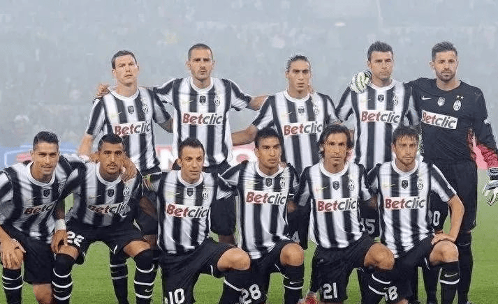 半场战报：博洛尼亚1-2克雷莫内塞，奥尔索利尼点射，瓦尔迪、帕耶罗破门（半场综述：博洛尼亚1-2落后克雷莫内塞，奥尔索利尼点球命中，瓦尔迪、帕耶罗建功）