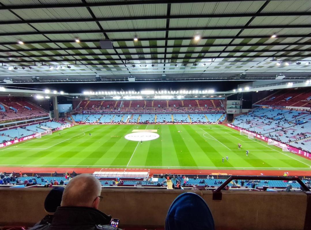 温格：维尔茨当初选择利物浦前提是踢10号位，他不想踢边路（温格透露：维尔茨选择利物浦的前提是出任10号位，他不愿踢边路）