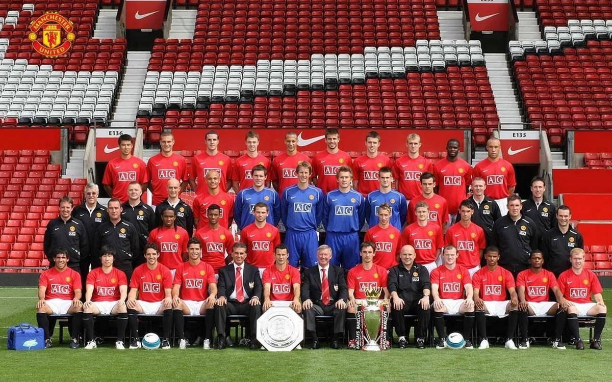 加里·内维尔：切尔西中轴线不够硬，距离赢得英超还很远（加里·内维尔：切尔西缺少强硬中轴，距离英超冠军仍有差距）